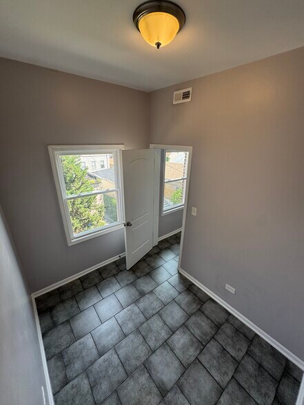 Building Photo - 2152 W 19th St