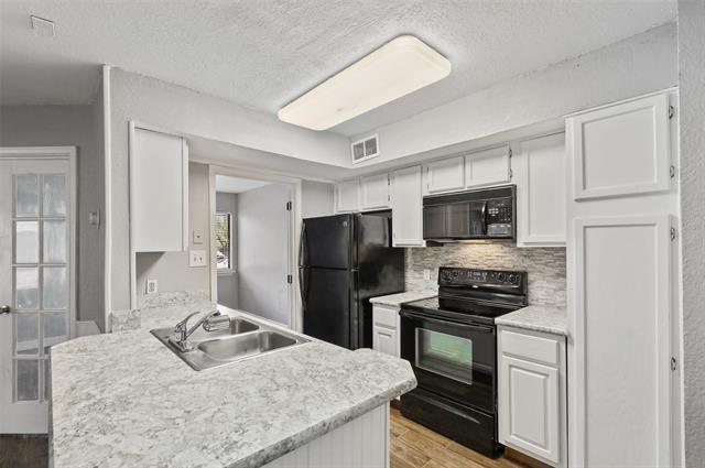 Building Photo - 2312 Balsam Dr