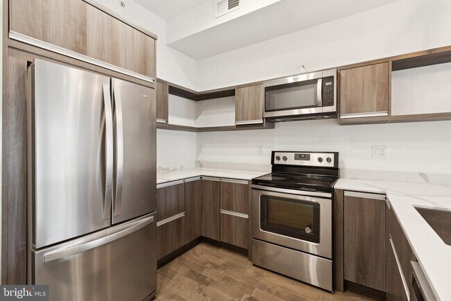 Building Photo - 2028 E Fletcher St