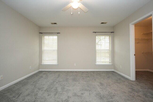 Building Photo - Charming 3-Bedroom, 3-Bathroom Townhome