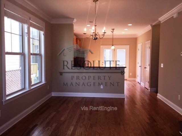 Building Photo - 568 Village Loop Dr