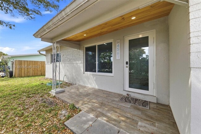 Building Photo - 4561 SW 25th Terrace