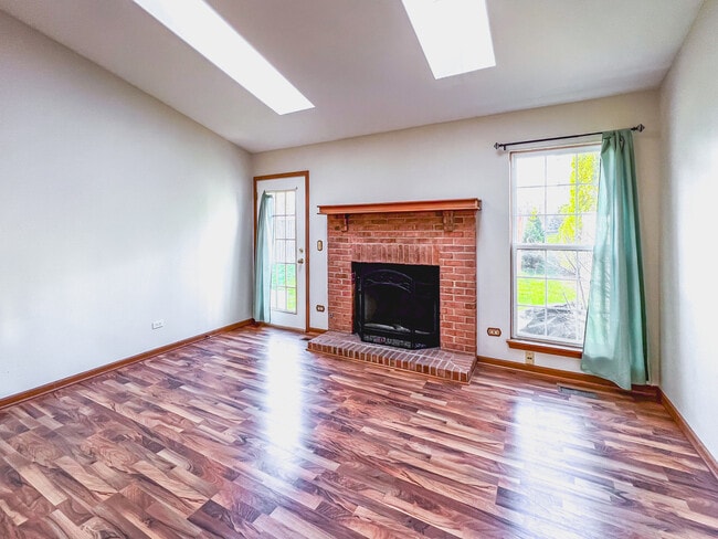 Building Photo - 1320 Darnell Dr