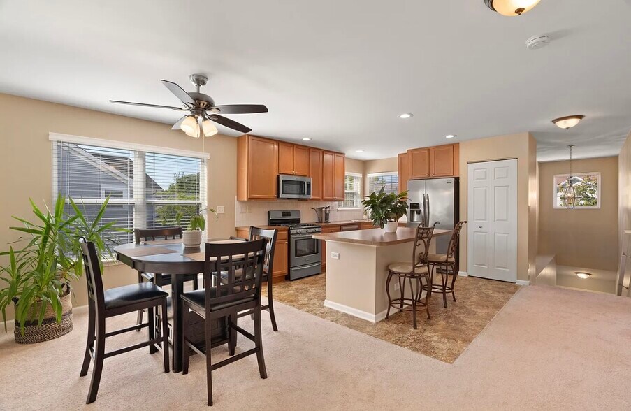 Building Photo - 1247 Waverly Dr