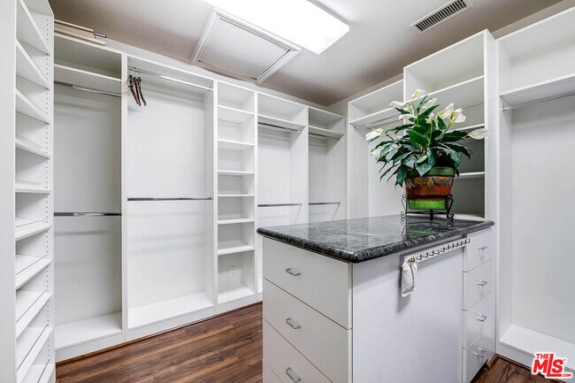 Building Photo - 4063 Benedict Canyon Dr