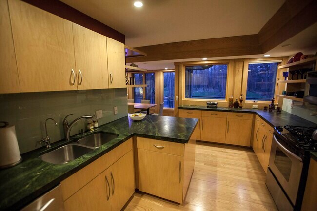 Building Photo - 1940 S Badour Rd