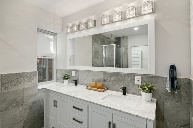 Building Photo - Modern Brewerytown Home