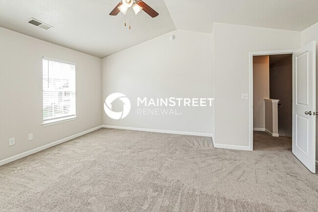 Building Photo - 3 Bedroom Pet-Friendly Home in KNOXVILLE, TN with Main Street Renewal