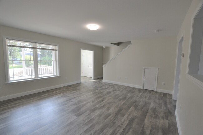 Living Room - 450 Brewer Lake Rd