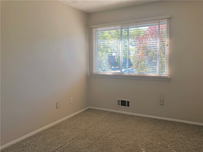 Building Photo - 104 Norwich Dr