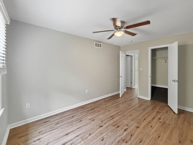 Building Photo - Town Home