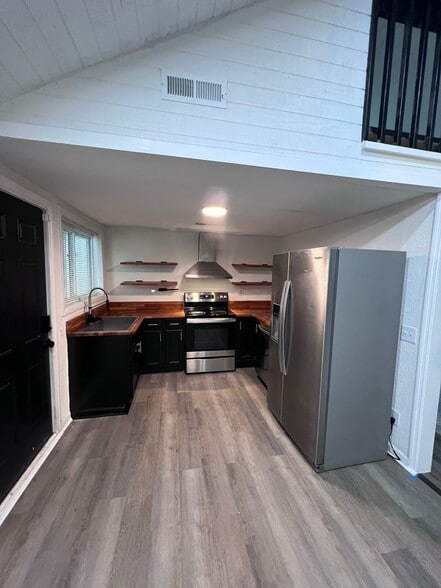 Building Photo - 4305 10th Ave