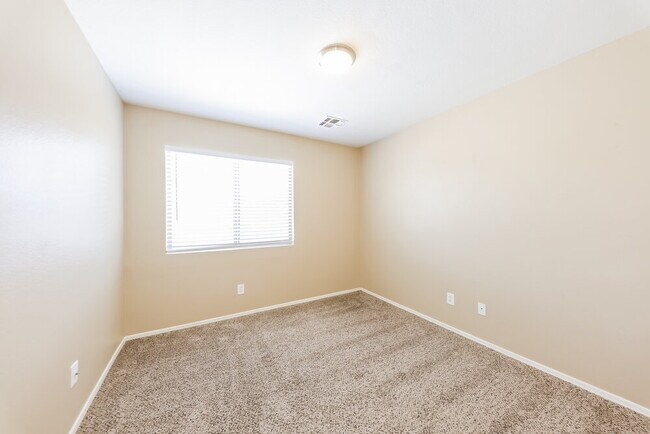 Building Photo - 15538 W Lisbon Ln