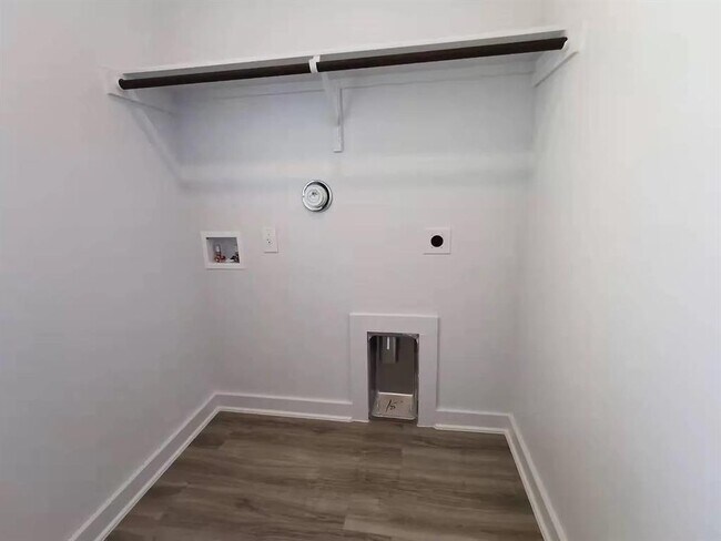 Building Photo - 118 Dedina Dr