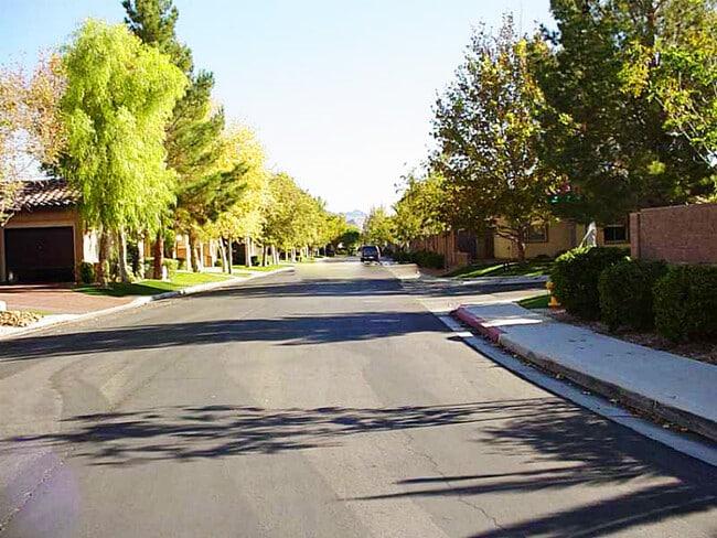 Building Photo - SINGLE STORY 3 CAR GARAGE SOUTHERN HIGHLANDS HOME
