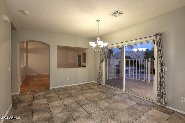 Building Photo - 7931 W Rose Garden Ln