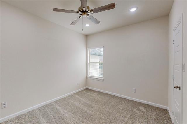 Building Photo - 16092 Doe Lk Dr