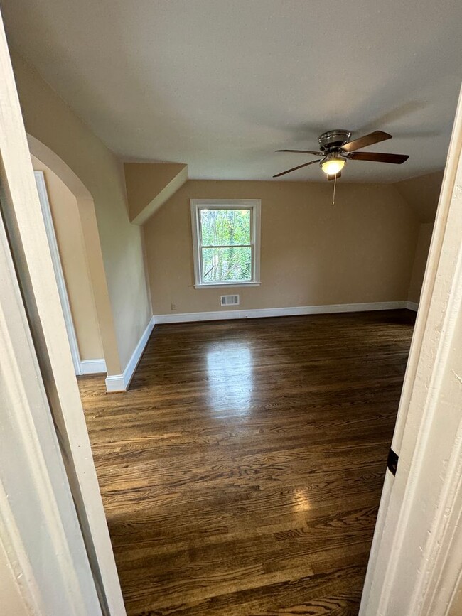 Building Photo - Beautifully Remodeled 4-Bedroom Home with ...