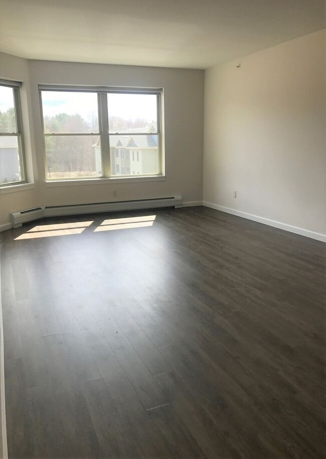 Building Photo - Top Floor Corner 2 Bedroom with Wooded View