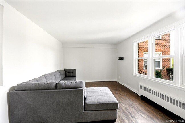 Building Photo - 12 Wainwright Ave