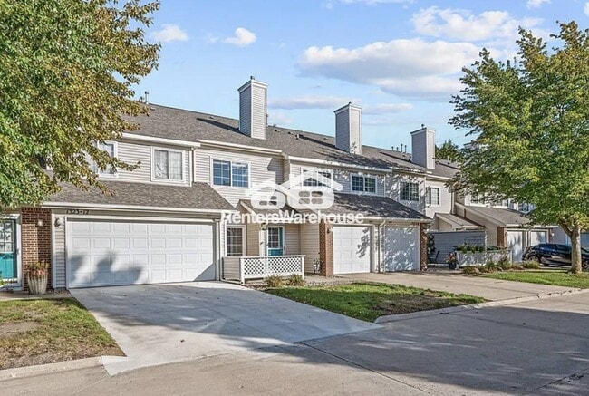 Building Photo - 1323 SE Delaware Ave