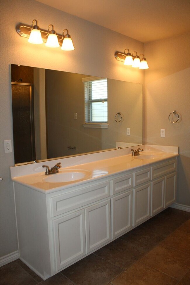 Building Photo - 5 BEDROOM, BELTON ISD