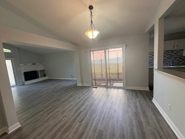 Building Photo - 4024 Zinfandel Way