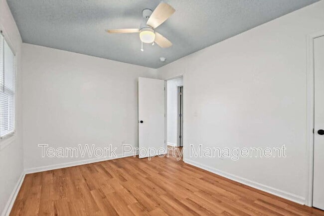Building Photo - 3042 Terry Dr