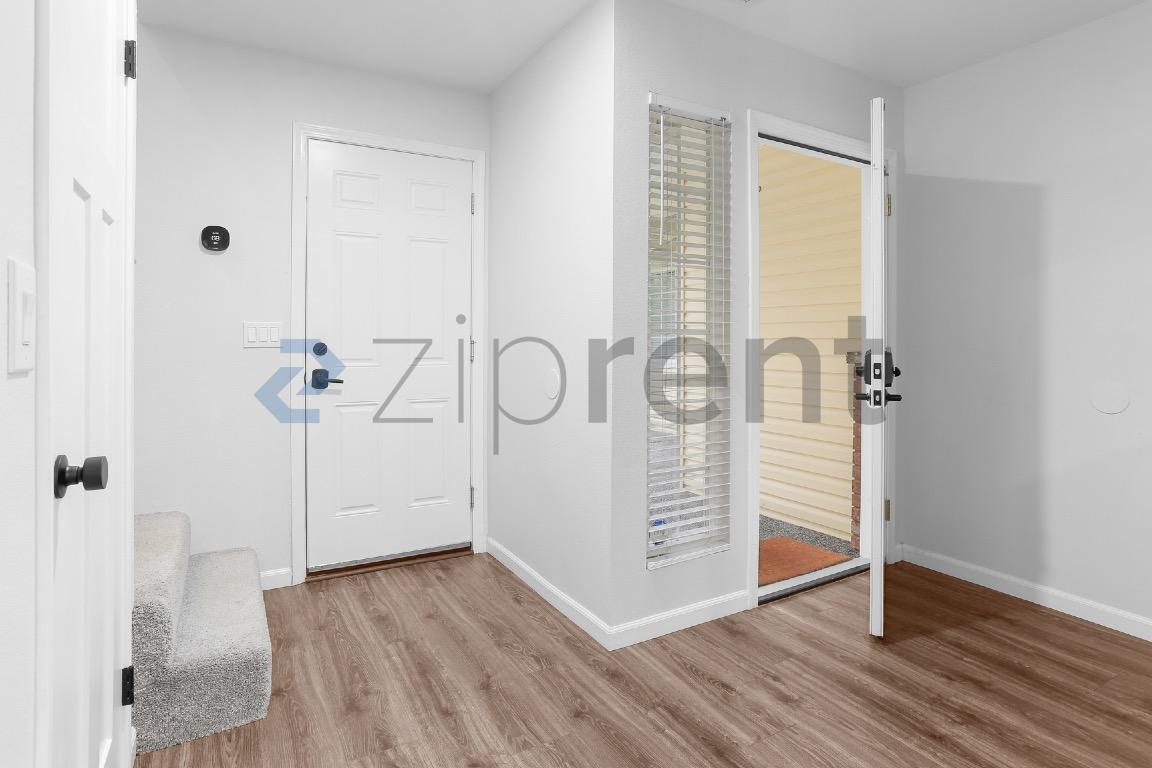 Building Photo - Unit