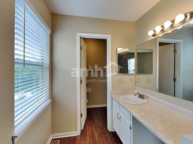 Building Photo - 3559 High Creek Dr