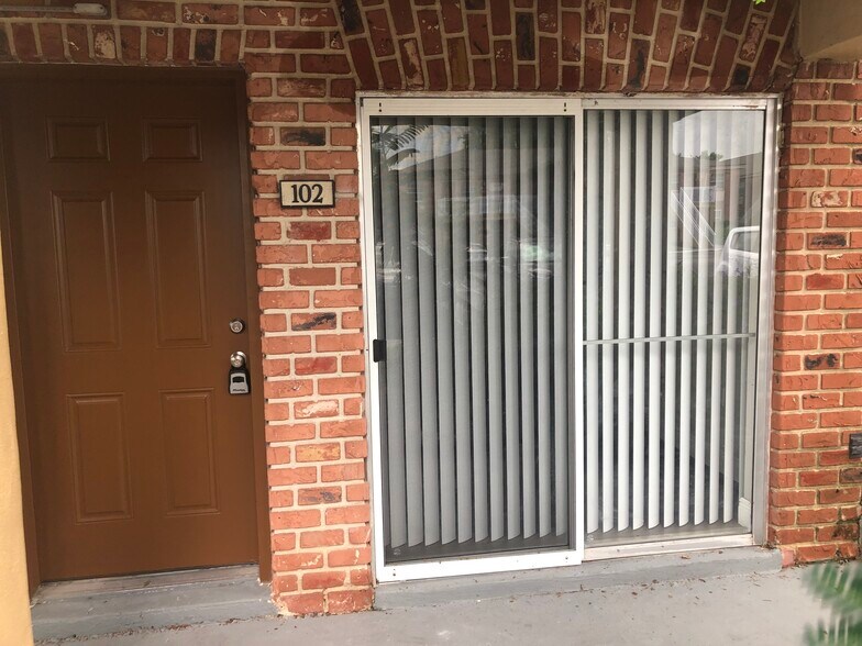 Building Photo - 468 Banyon Tree Cir