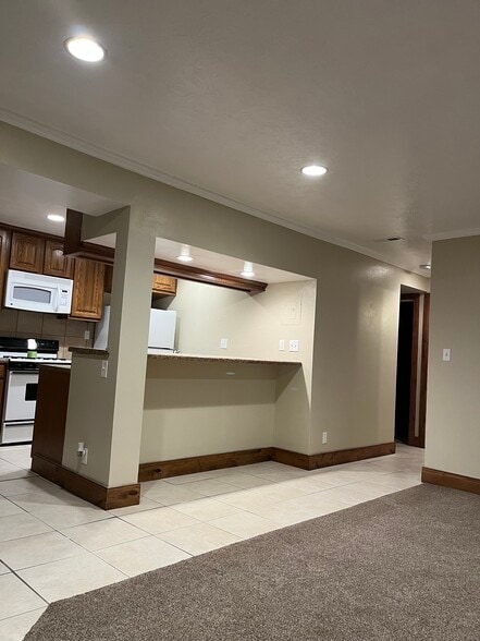 Primary Photo - 435 E Creekside Cir
