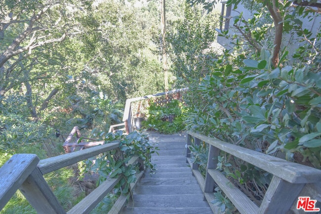 Building Photo - 8895 Appian Way