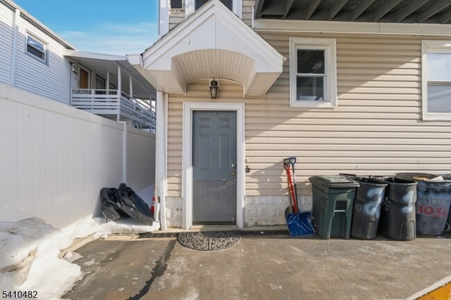 Building Photo - 1034 Madison Ave