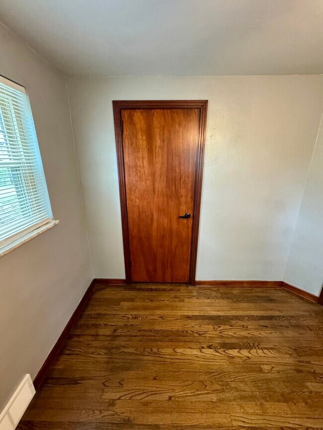 Building Photo - Charming 2-Bed 1-Bath Home in Avalon!