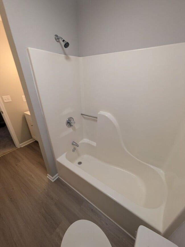 Building Photo - Renovated 2BD/1.5 Unit at Northowne Heights