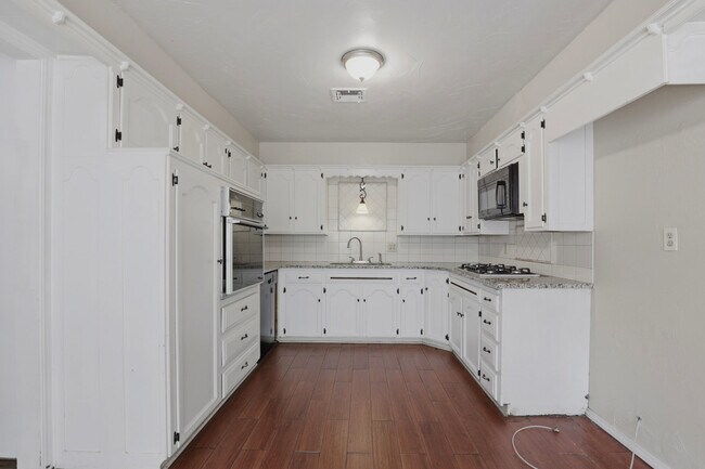 Building Photo - 2404 SW 79th St