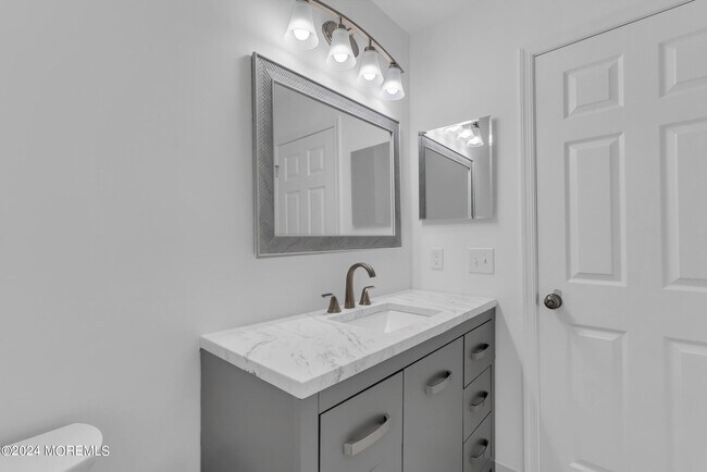 Building Photo - 2 Charles Ct