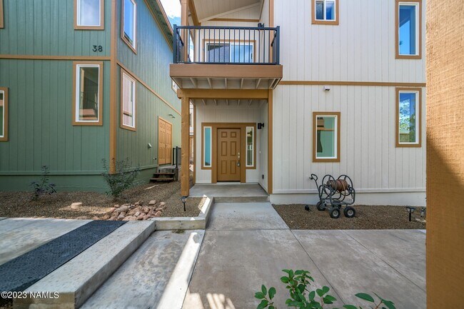 Building Photo - 3001 E Butler Ave