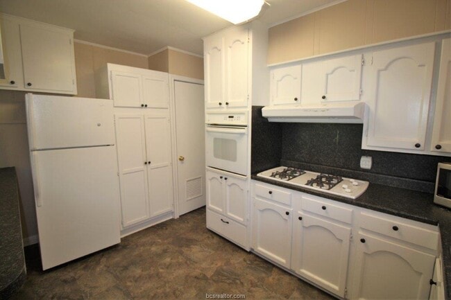 Building Photo - 1015 Milner Dr