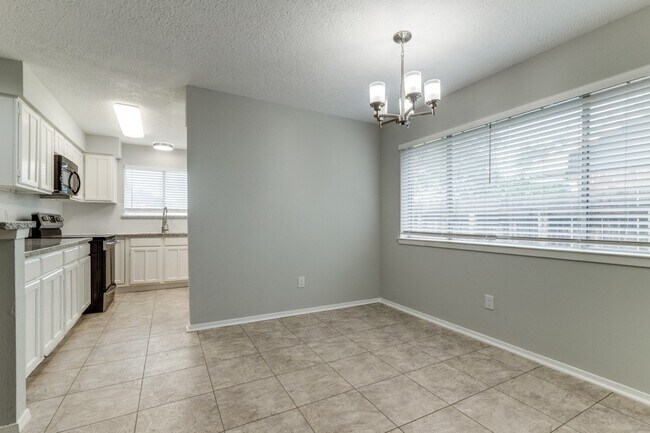 Building Photo - 7218 Ridgeberry Dr