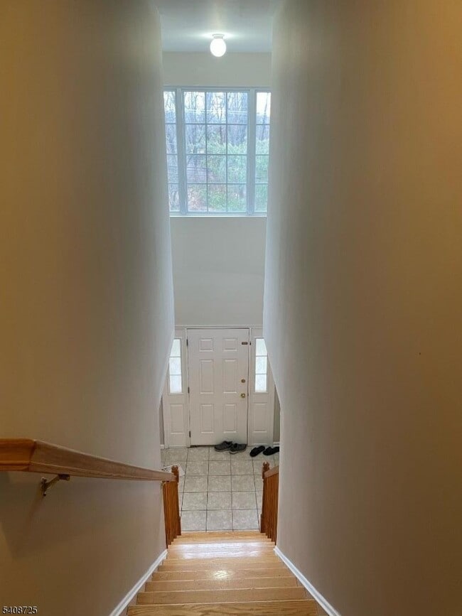 Building Photo - 301 Pinelli Dr