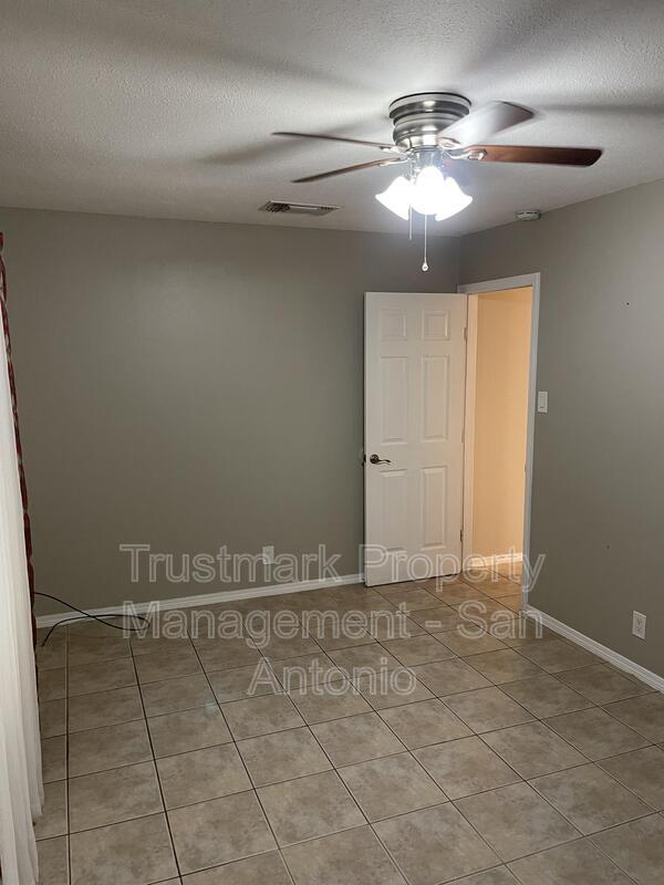 Building Photo - 8335 Bent Meadow Dr