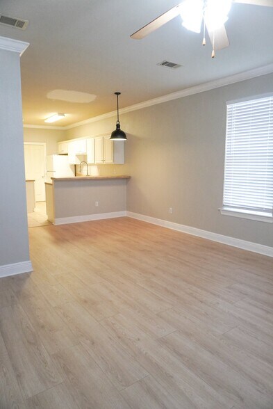Building Photo - 5395 Arlington Ct