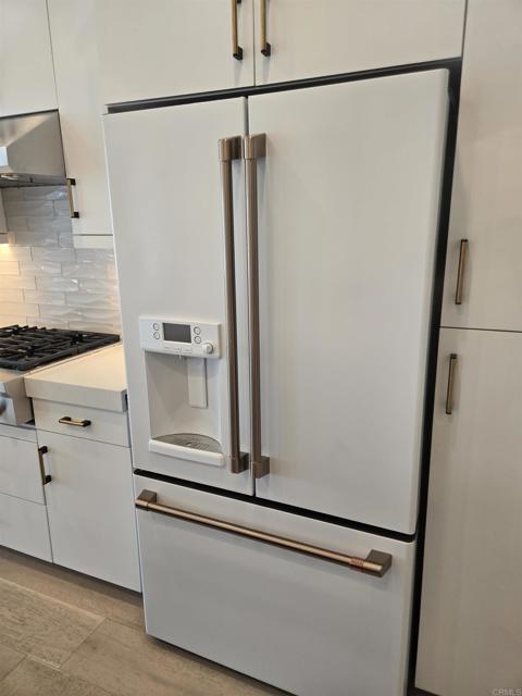 Building Photo - 8337 Distinctive Dr