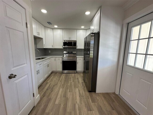 Building Photo - 6013 Fortune Pl