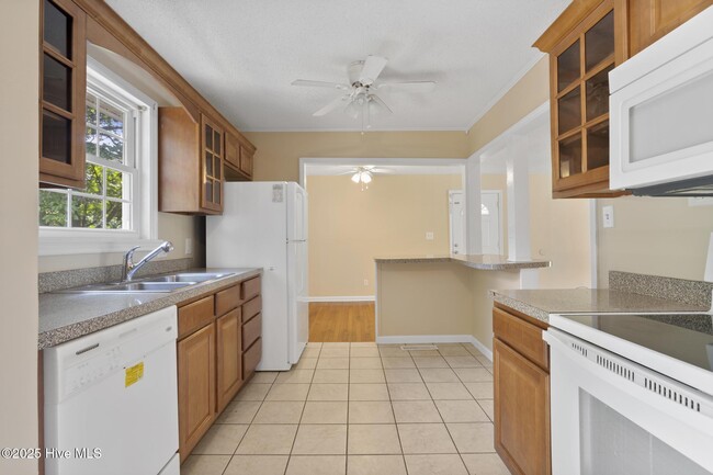 Building Photo - 404 Dogwood Ln