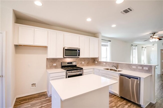 Building Photo - 260 La Dera Dr