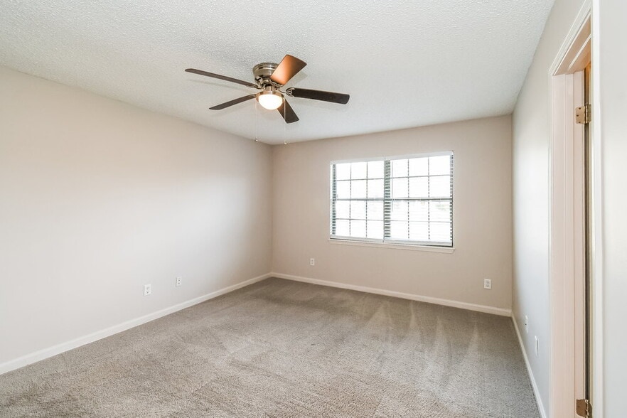 Building Photo - 10818 Carrington Ct