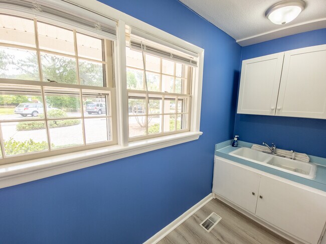 Building Photo - 357 Driftwood Cir